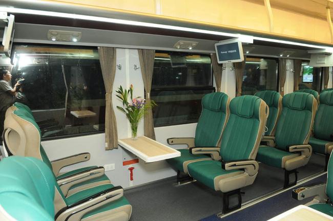 Ở Việt Nam có những đoàn tàu du lịch nội thất 5 sao xịn như máy bay, nhân viên phục vụ cũng chuẩn chẳng kém tiếp viên hàng không-9