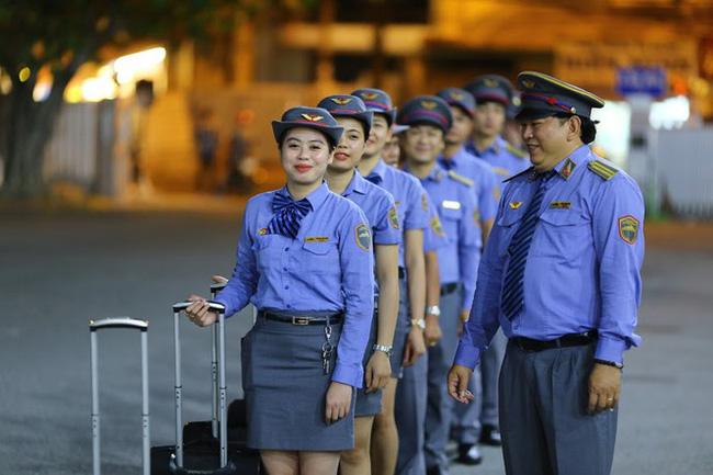 Ở Việt Nam có những đoàn tàu du lịch nội thất 5 sao xịn như máy bay, nhân viên phục vụ cũng chuẩn chẳng kém tiếp viên hàng không-13