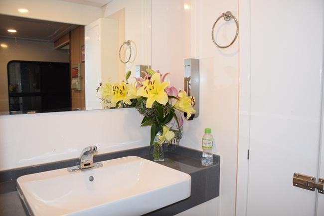 Ở Việt Nam có những đoàn tàu du lịch nội thất 5 sao xịn như máy bay, nhân viên phục vụ cũng chuẩn chẳng kém tiếp viên hàng không-17