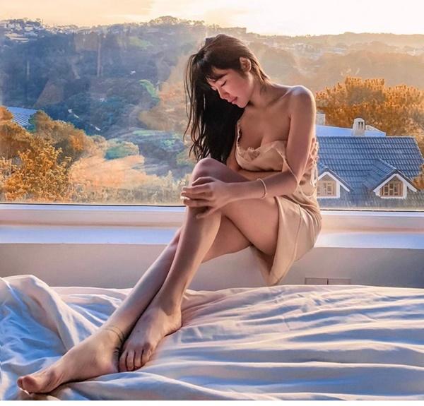 Elly Trần tiếp tục đăng tải hình ảnh mộng mơ khi đi du lịch Đà Lạt.