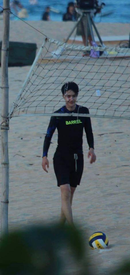 Đi lướt sóng sương sương, Vương Nhất Bác cũng leo top tìm kiếm nhờ điển trai-3