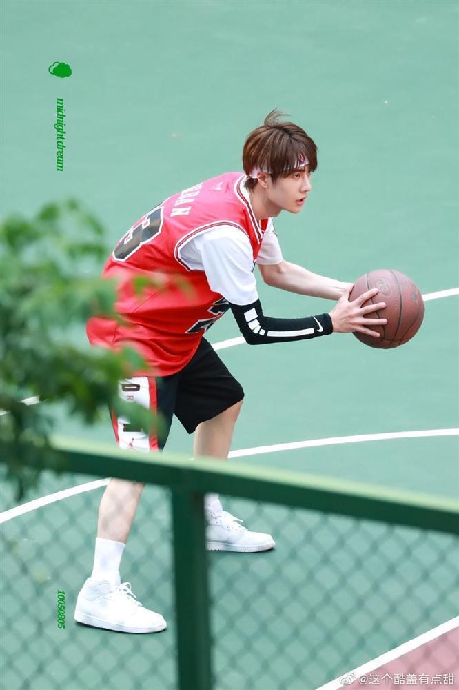 Đi lướt sóng sương sương, Vương Nhất Bác cũng leo top tìm kiếm nhờ điển trai-7