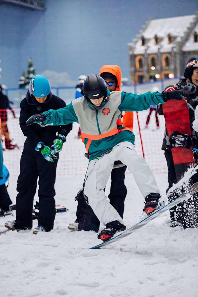 Đi lướt sóng sương sương, Vương Nhất Bác cũng leo top tìm kiếm nhờ điển trai-8