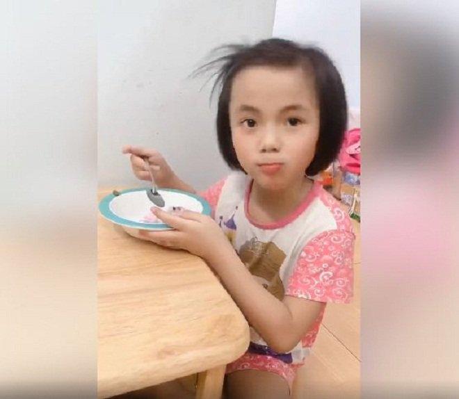 Ngỡ ngàng trước ngoại hình em bé Mường Lát liệt 2 chân sau gần 3 năm được nhận nuôi-3