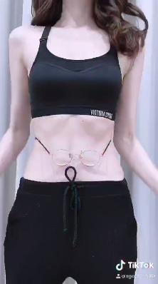 Vòng eo lên tới 109cm, Trang Trần ngỡ ngàng vì to gấp đôi Ngọc Trinh!-2