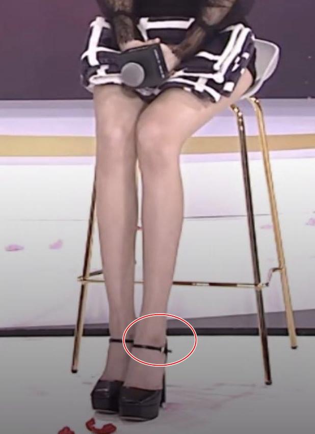 Hết Jennie đến Lisa chấn thương chân, fan đồn đoán vì vũ đạo của màn comeback quá nặng-3