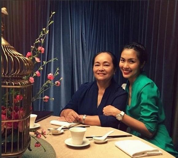Lâu lâu Tăng Thanh Hà mới cho mẹ ruột lên sóng-3
