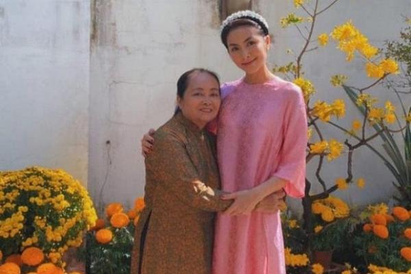 Diện cùng 1 chiếc đầm, Hà Tăng mix áo kín mít sang chảnh ăn đứt Lệ Quyên-12