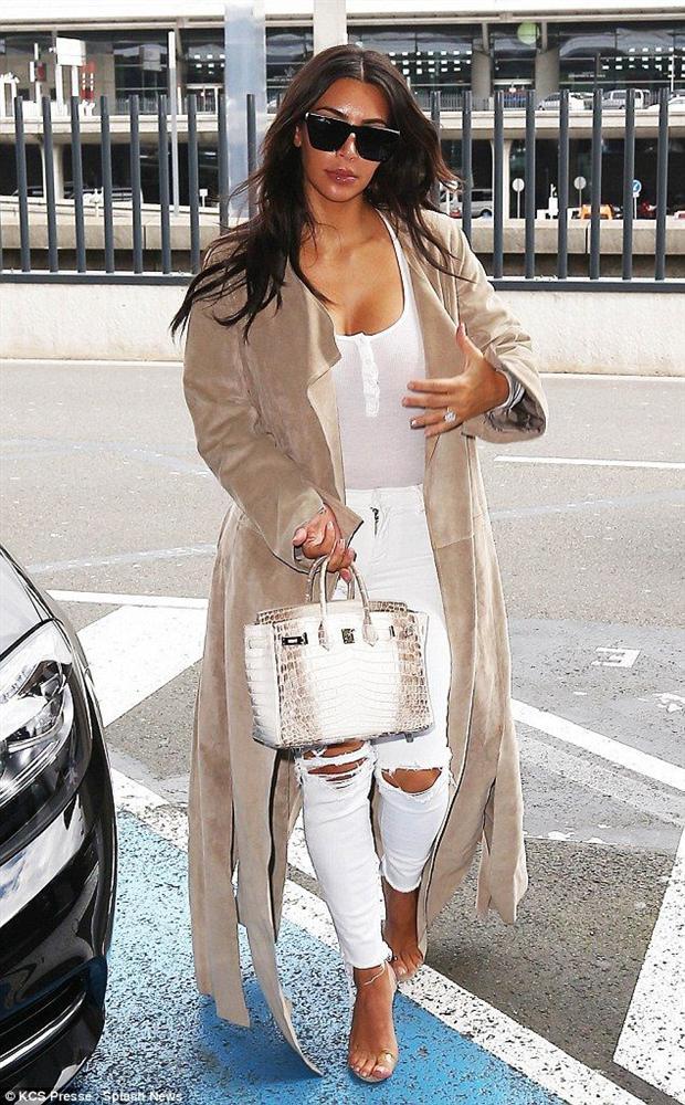 Kim Kardashian mặc đồ ngủ bên túi Hermès 120.000 USD-3