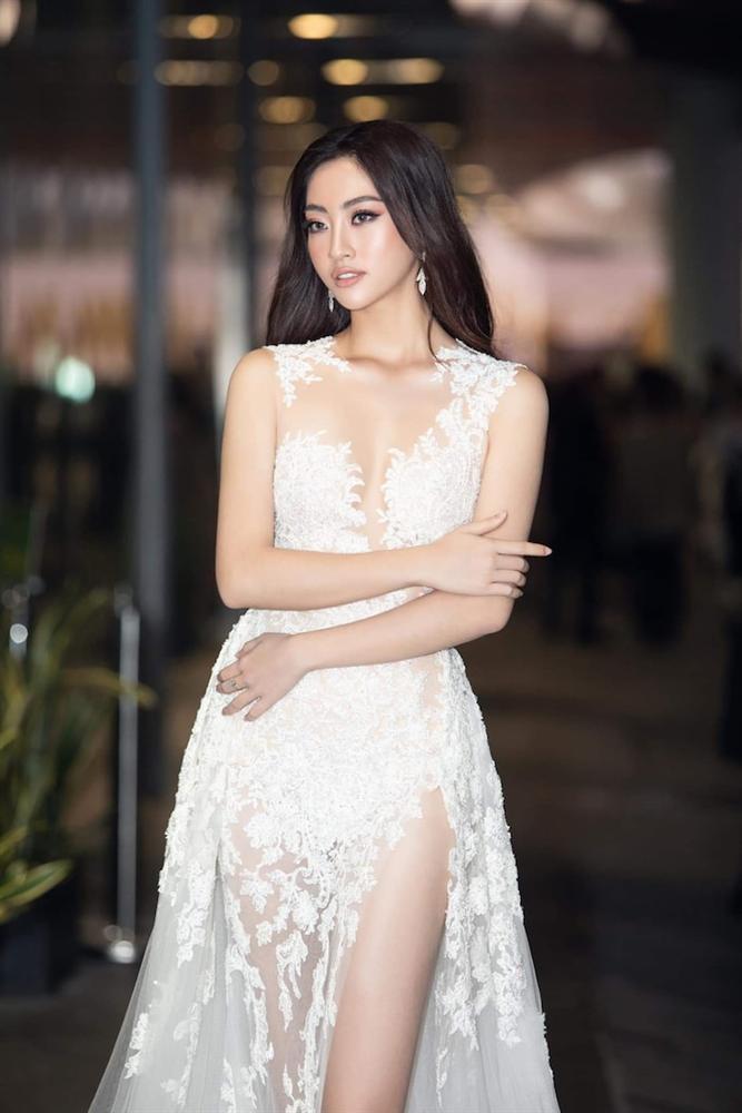 Hoa hậu Lương Thùy Linh diện váy hai dây khoe thềm ngực nõn nà khó cưỡng-8