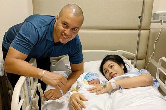 Maria Đinh Phương Ánh sinh con trai