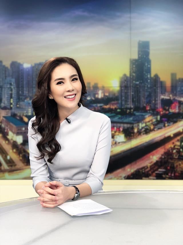 Đang say sưa dẫn bản tin trên sóng truyền hình quốc gia, MC Mai Ngọc gặp sự cố muối mặt-2