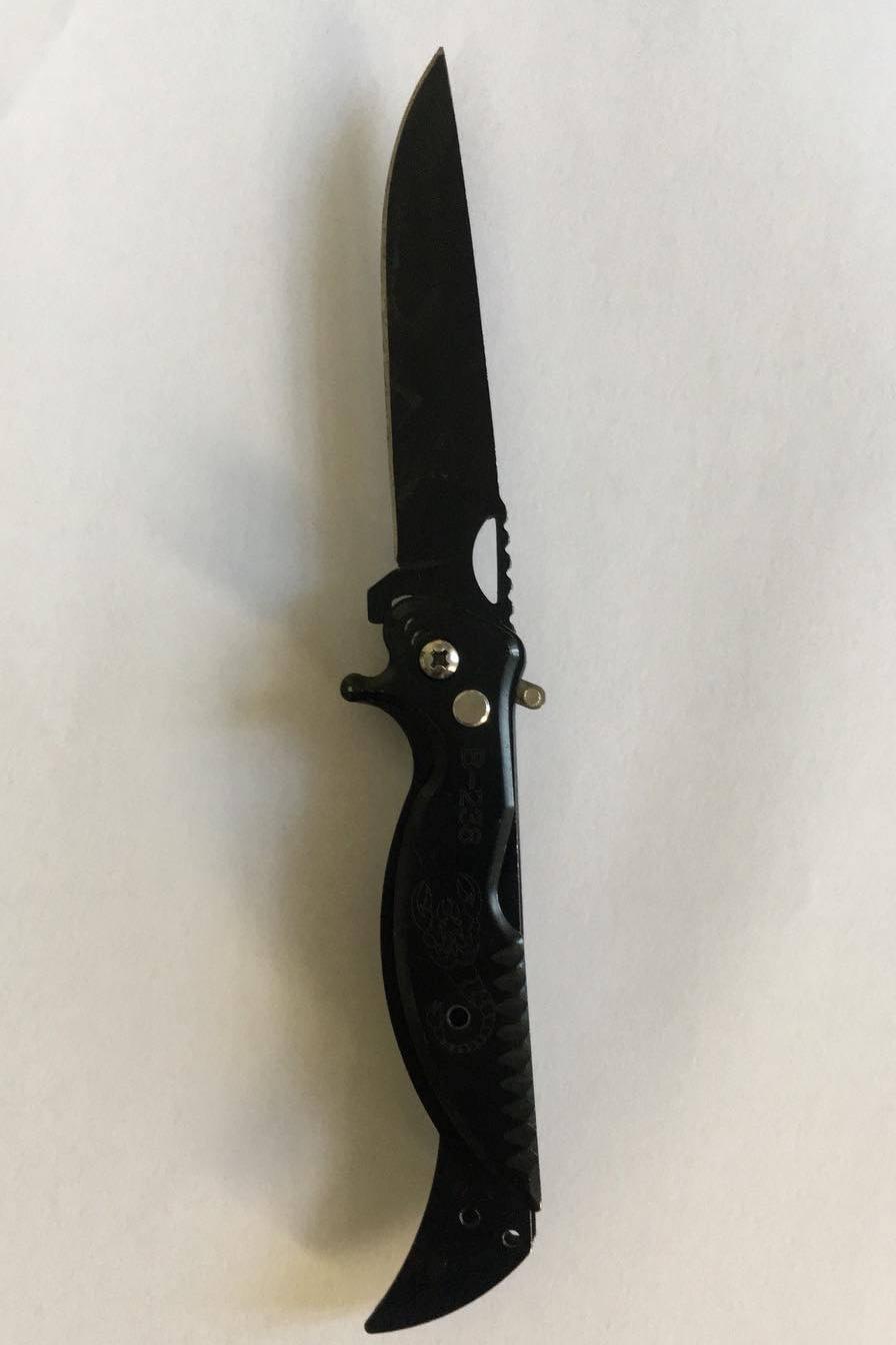 Kẻ sơn móng xanh đỏ rạch tay nữ sinh bằng dao bấm ở Hải Dương-3