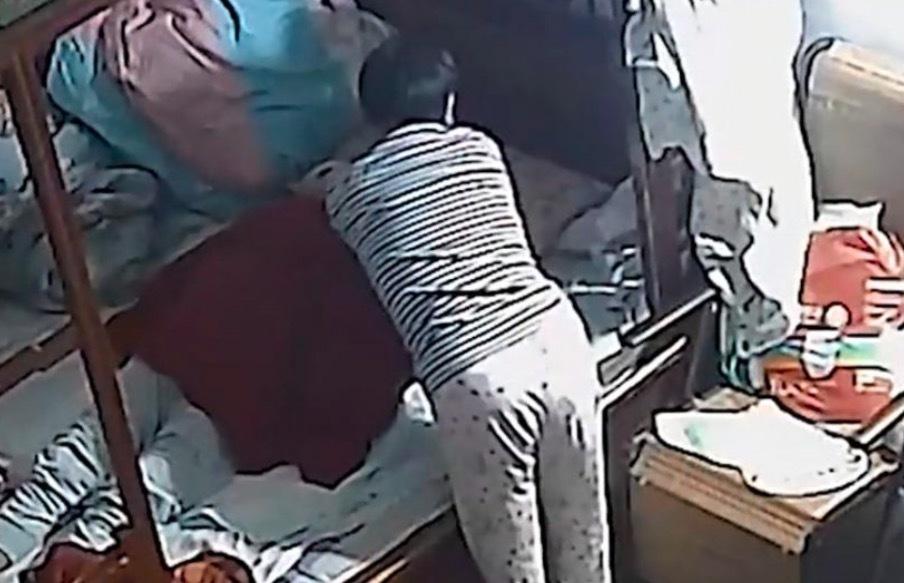 Tưởng thuê được giúp việc tận tâm chăm mẹ, trích camera mới biết rước kẻ sát nhân về nhà-1