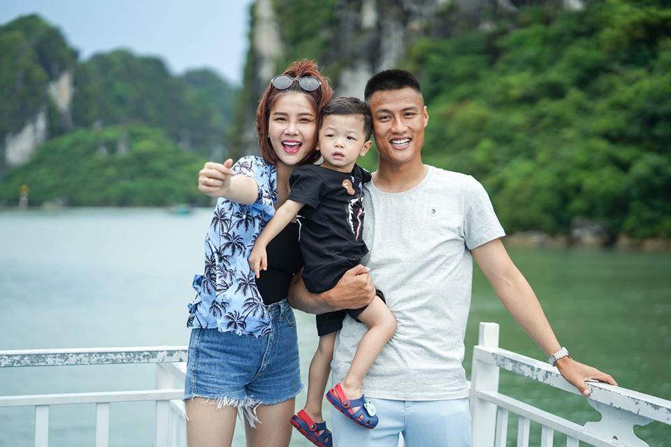 Giữa lùm xùm tình ái, Quang Hải hãy nhìn gương đàn anh như Công Phượng, Mạc Hồng Quân để làm bài học-4