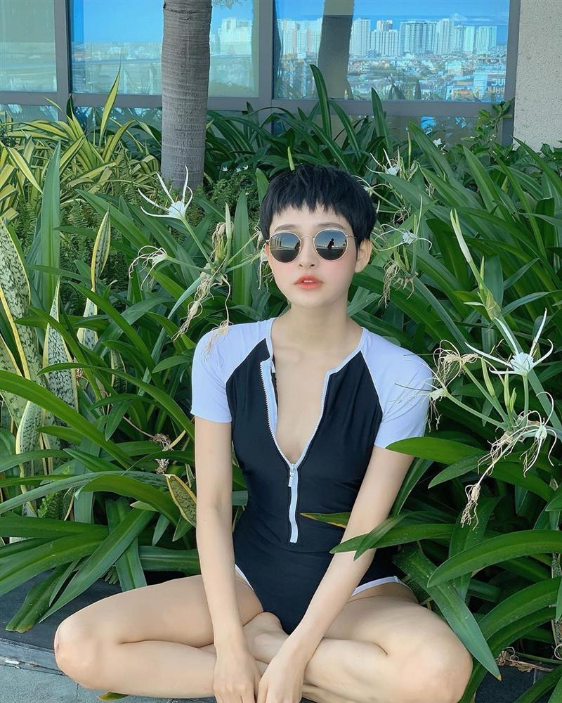 Chẳng cần bikini hiểm hóc, Hiền Hồ diện áo tắm liền mảnh vẫn thừa sức cân đẹp cả dàn mỹ nhân-5