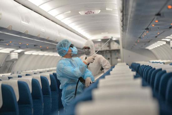 Thêm 4 ca mắc Covid-19, là tiếp viên hàng không và người trở về từ Mỹ, Việt Nam có 324 ca