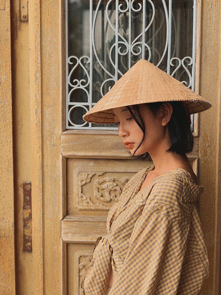 Xứ Huế tình và thơ qua bộ ảnh của cặp đôi 9X-8