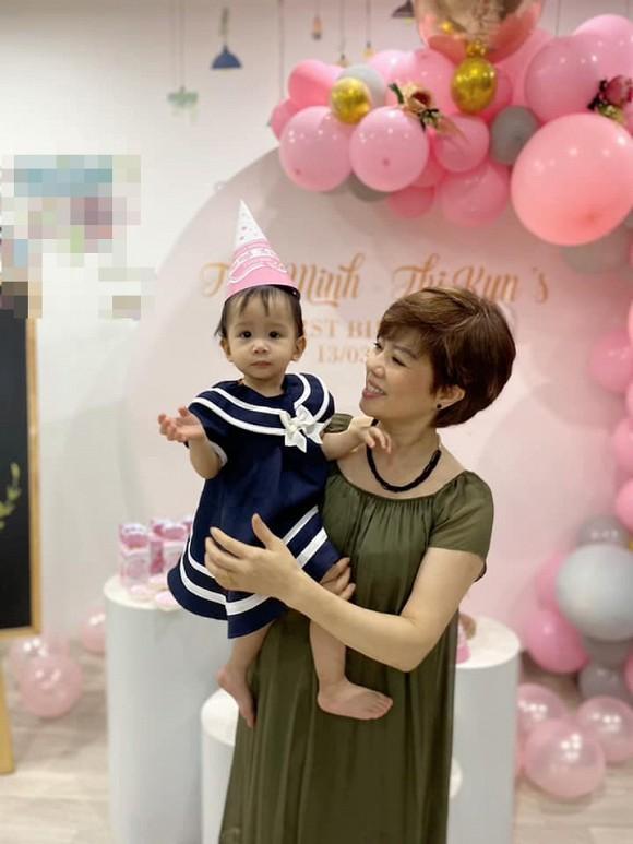Vợ cũ Chí Trung tươi rói xuất hiện trong sinh nhật cháu nội-1