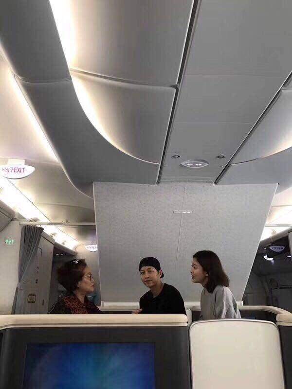 Hé lộ khoảnh khắc siêu hiếm của Song Song thuở mặn nồng, hot nhất ảnh nghi mang thai trong máy bố chồng-1