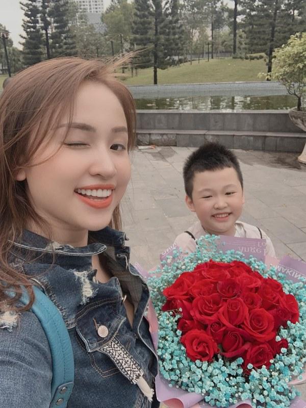 MC Vân Hugo hạnh phúc khoe nhẫn kim cương khủng, ngầm thông báo được cầu hôn và lên xe hoa lần 2?-6