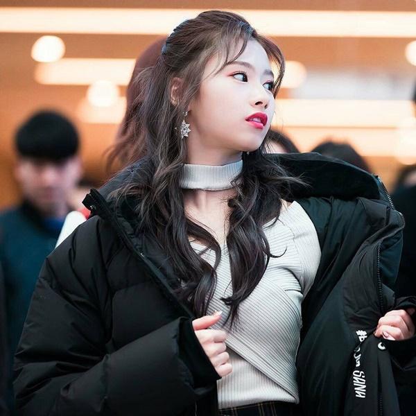 5 nữ Idol sở hữu mặt học sinh, phong cách phụ huynh: có tận 2 thành viên Black Pink cùng góp mặt-12