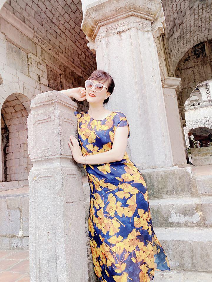 Dáng nuột nà đã đành, Táo bà Vân Dung tuổi 45 còn mê diện đầm hoa trẻ trung mà chẳng sến-7