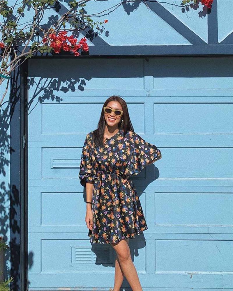 Dáng nuột nà đã đành, Táo bà Vân Dung tuổi 45 còn mê diện đầm hoa trẻ trung mà chẳng sến-13