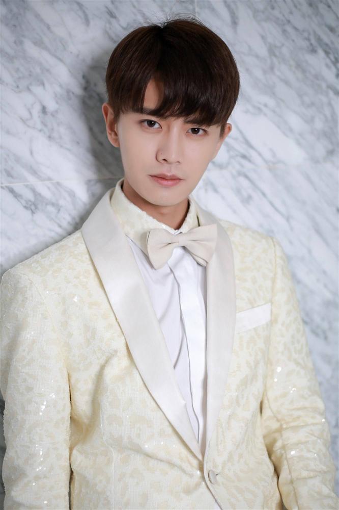 Mỹ nam Cbiz kết hôn sớm: Ngô Tôn hạnh phúc viên mãn, Hoàng Cảnh Du vướng họa đầy đầu-5