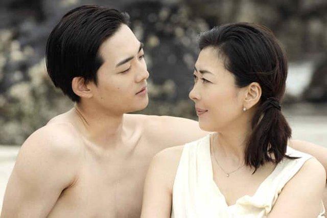 Nữ diễn viên lăng nhăng nhất Nhật Bản: Ngoại tình dù đã 2 con, bị nghiệp quật suýt mất trắng-8