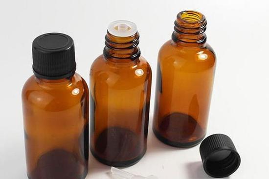 Bé trai 18 tháng tử vong vì uống tinh dầu đèn đuổi muỗi