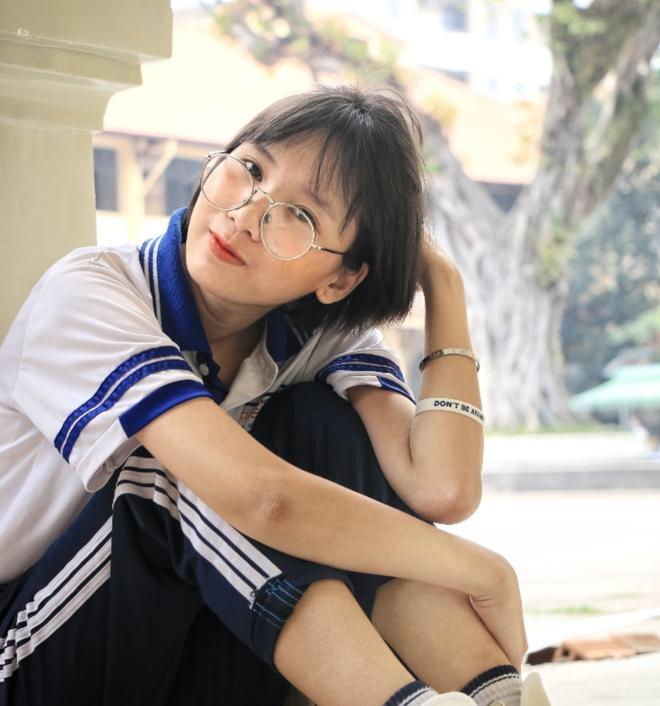 Nữ sinh sư phạm bị hiểu lầm mang giày thể thao khi đi thực tập-3