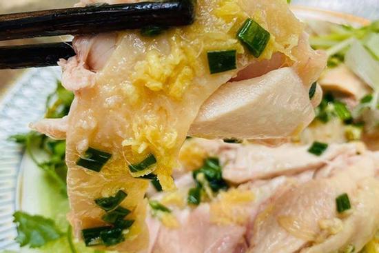 Đầu bếp 'xịn' mách cách luộc đùi gà công nghiệp vừa ngon lại ngọt không chê vào đâu được