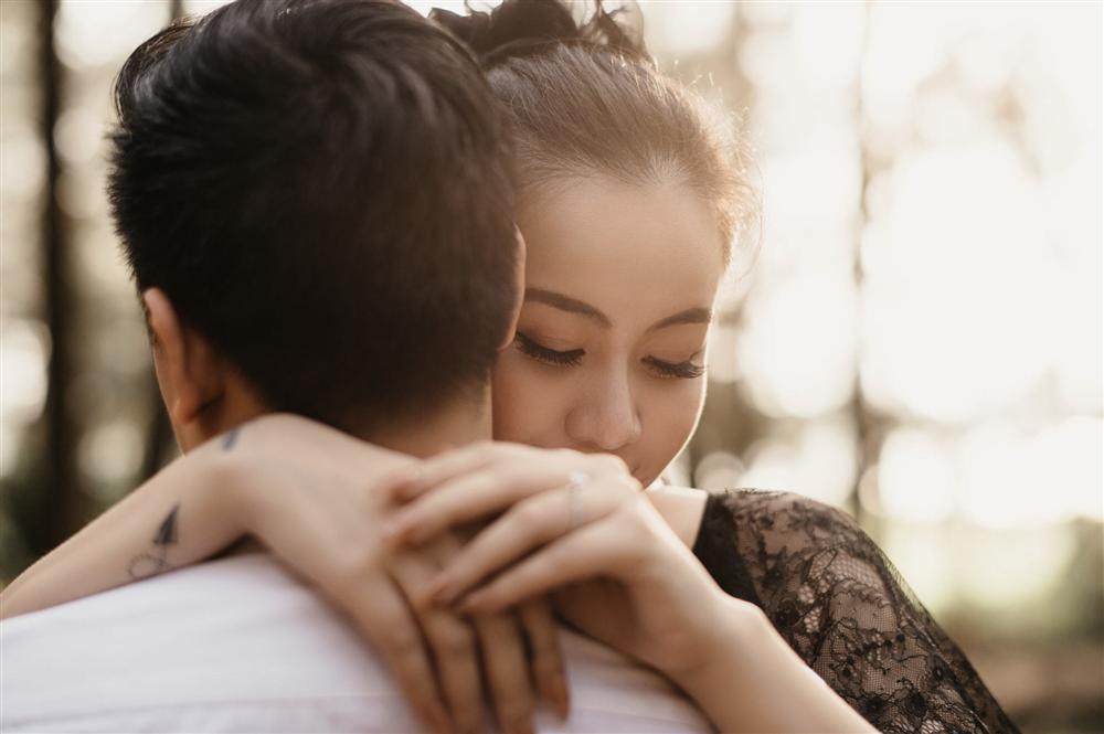 Vũ Hạnh Nguyên bất ngờ khi nhạc sĩ Đức Cường quỳ gối cầu hôn-2