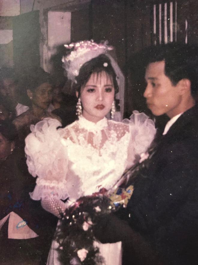 Linh Ngọc Đàm tự hào về nhan sắc bố mẹ thời trẻ, hé lộ họ là dân chơi thập niên 90 nhờ chi tiết này-4