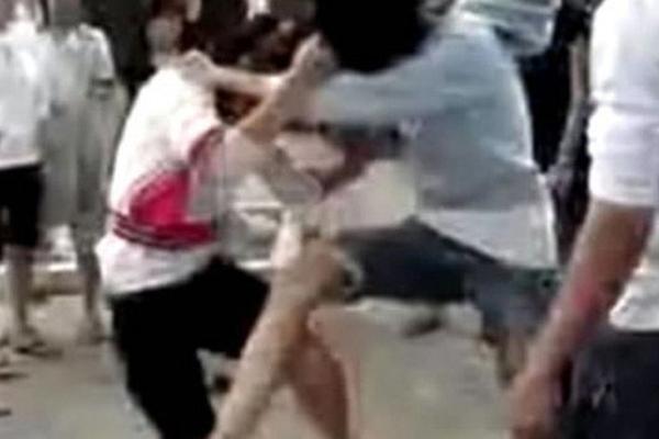 Kinh hãi 2 nhóm học sinh ở TP HCM xử nhau bằng mã tấu-1