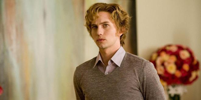 Dàn sao Twilight sau 12 năm: Hotboy ma cà rồng lên hạng Người Dơi, nam phụ đột ngột qua đời đầy bí ẩn-17