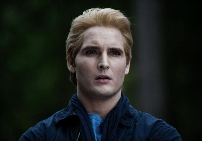 Dàn sao Twilight sau 12 năm: Hotboy ma cà rồng lên hạng Người Dơi, nam phụ đột ngột qua đời đầy bí ẩn-19