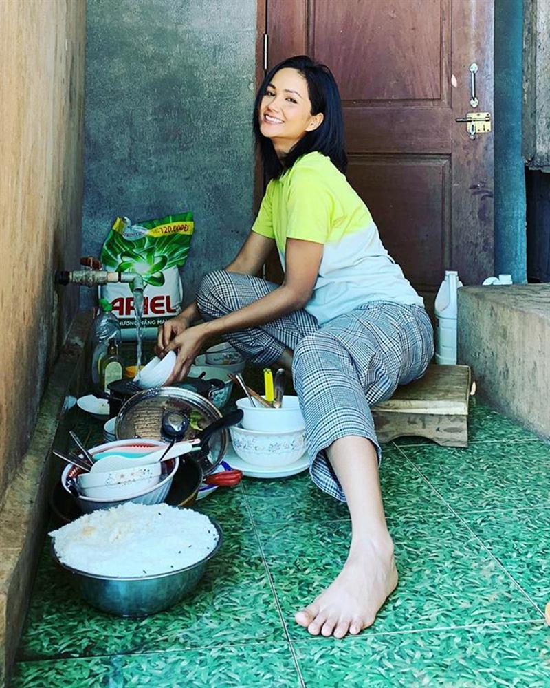 HHen Niê: Tôi thích mua đồ giá rẻ ở chợ hơn là chạy theo xu hướng-2