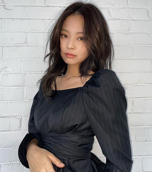 Công thức trang điểm mùa hè siêu nhẹ mặt của Jennie-6