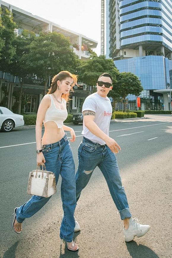 Trọn bộ ảnh Ngọc Trinh khoe thân hình toàn cơ, săn chắc nhưng đáng chú ý nhất lại là nhan sắc Vũ Khắc Tiệp hậu cách ly-1