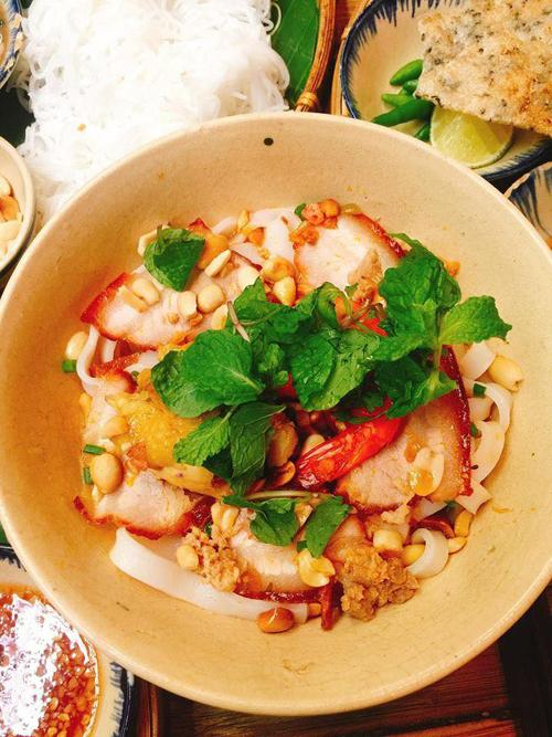 Quán cơm quê giá cao của Trường Giang - Nhã Phương-6