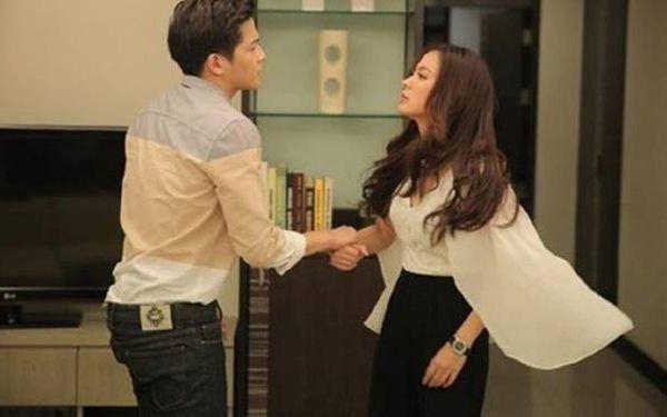 Vợ cũ tổ chức tiệc mừng tái hợp, tôi tái mặt khi giữa hôn trường phát ra âm thanh lạ-2