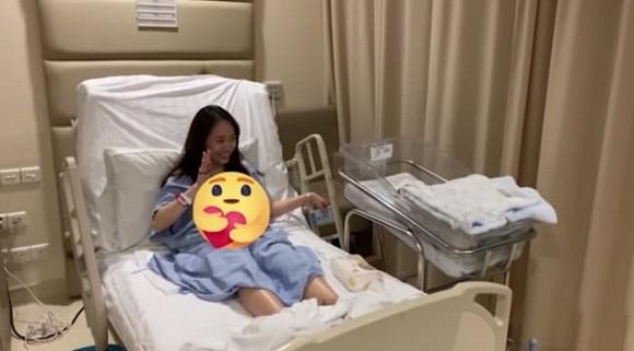 Con gái Minh Nhựa lần đầu kể hành trình đi đẻ: Đau đến chảy nước mắt, muốn bẻ gãy thành giường...-4