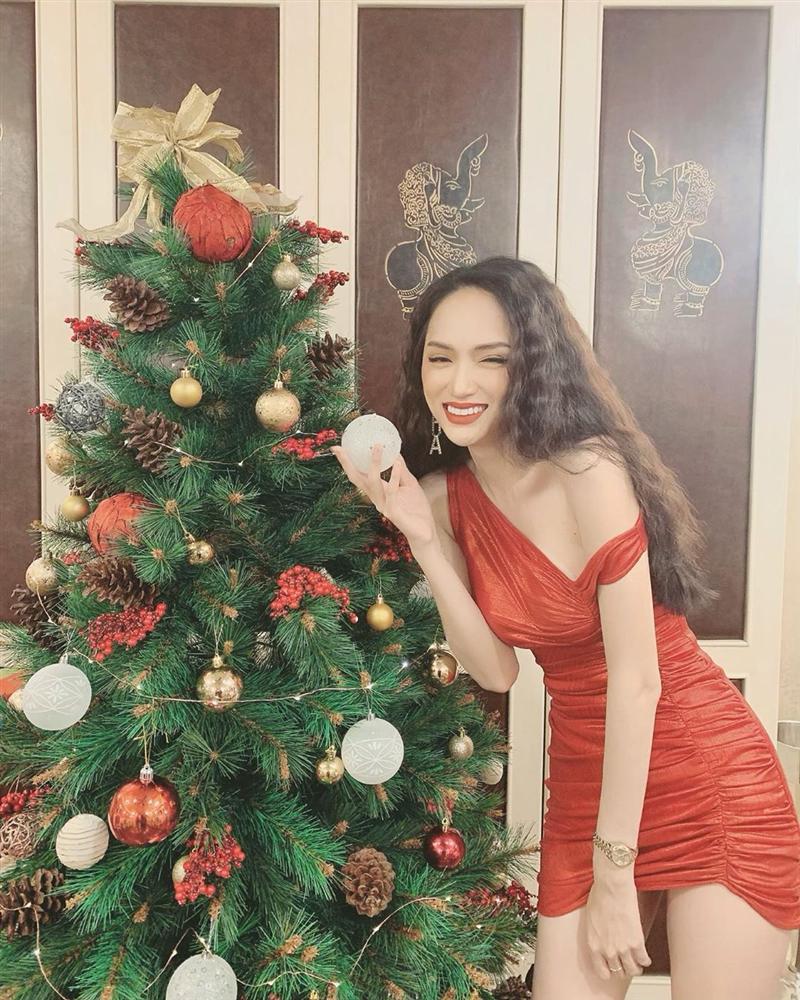 Trung thành tóc bổ luống sang chảnh bấy lâu, Hương Giang bất ngờ hack tuổi với mái ngố-11