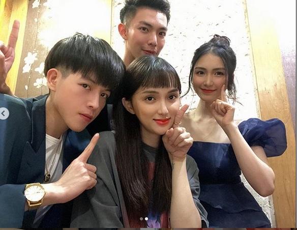 Trung thành tóc bổ luống sang chảnh bấy lâu, Hương Giang bất ngờ hack tuổi với mái ngố-2