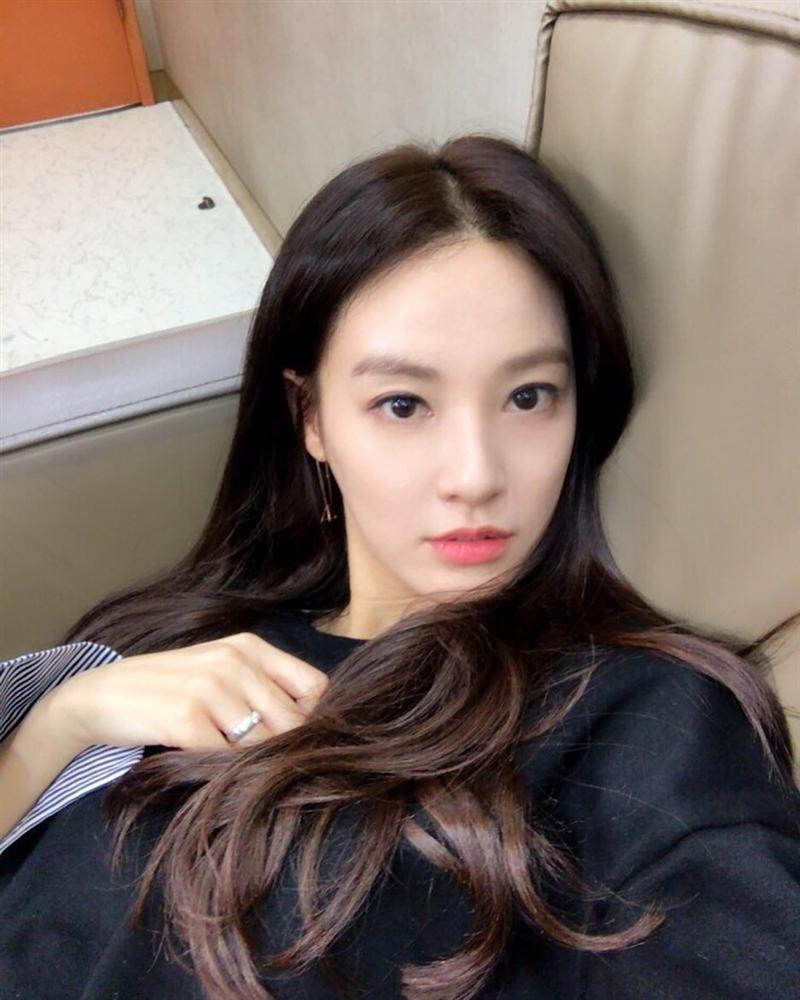 Dàn mỹ nữ Hàn bị chỉ trích vì tiệc tùng giữa mùa dịch-8