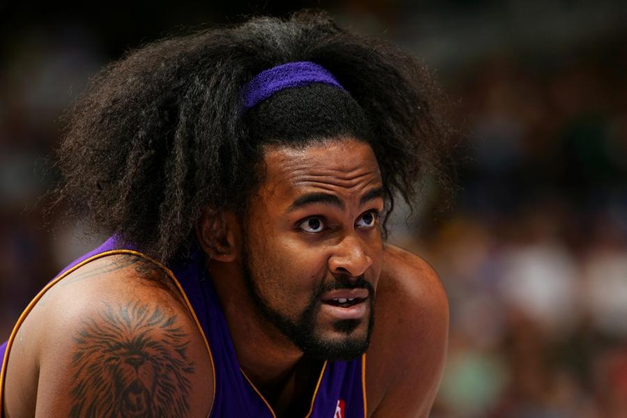 Ronny Turiaf: Cựu cầu thủ người Pháp được biết đến với tính tình hòa đồng trong thi đấu. Tuy nhiên, Turiaf từng có lúc khiến người đối diện phải ái ngại với kiểu tóc hầm hố. Thật may mắn khi Turiaf chỉ xuất hiện với kiểu tóc này trong thời gian ngắn.