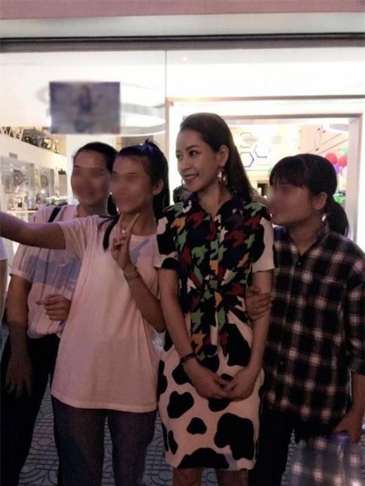 Mỹ nhân Việt bị chụp lén: Chi Pu - Thu Thảo đẹp bất chấp, Ngọc Trinh - Hà Hồ gây thất vọng-13