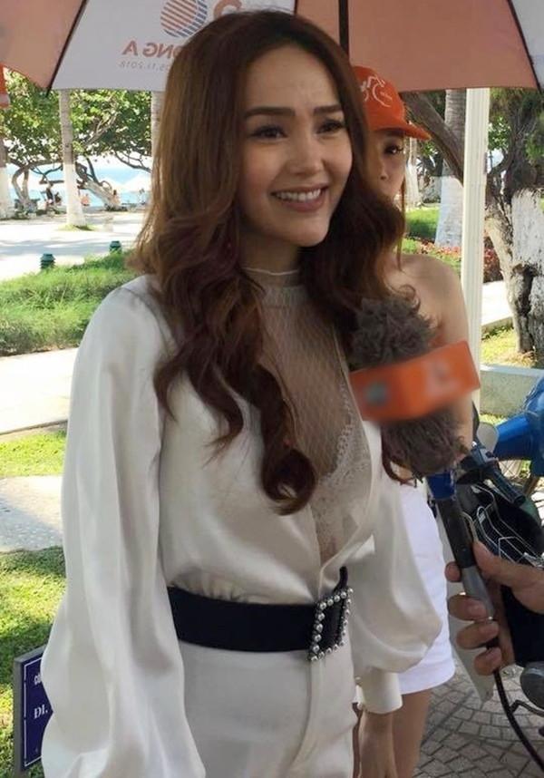 Mỹ nhân Việt bị chụp lén: Chi Pu - Thu Thảo đẹp bất chấp, Ngọc Trinh - Hà Hồ gây thất vọng-17